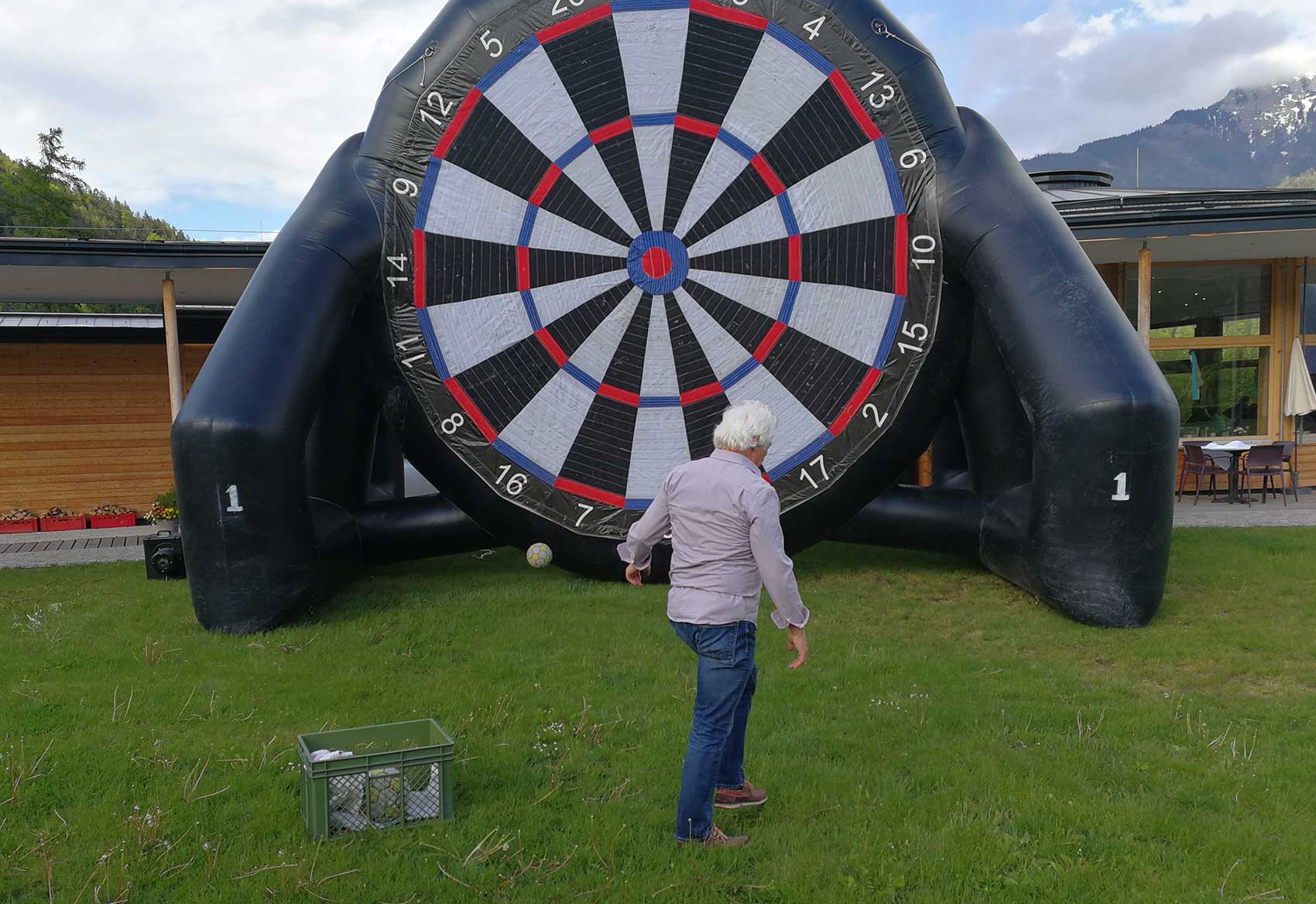 Die Dartscheibe ist von beiden Seiten bespielbar